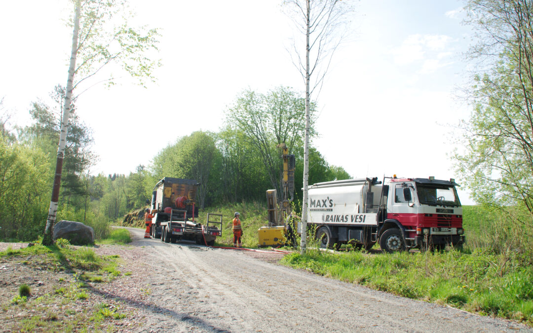 Friskt vatten direkt från marken: Längs en allmän friluftsled gjorde Max’s en brunn som pumpas för hand