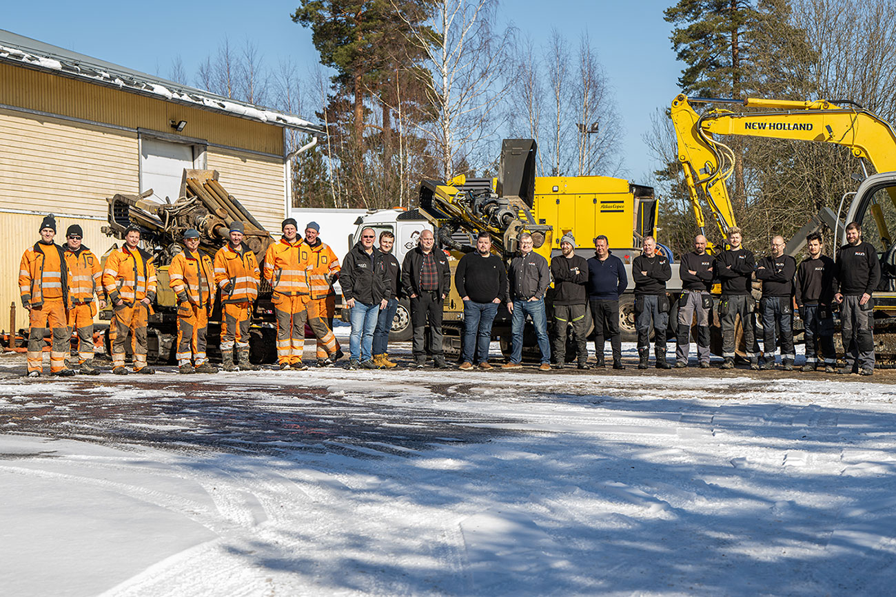 ryhmis ryhmäkuva työntekijöistä
